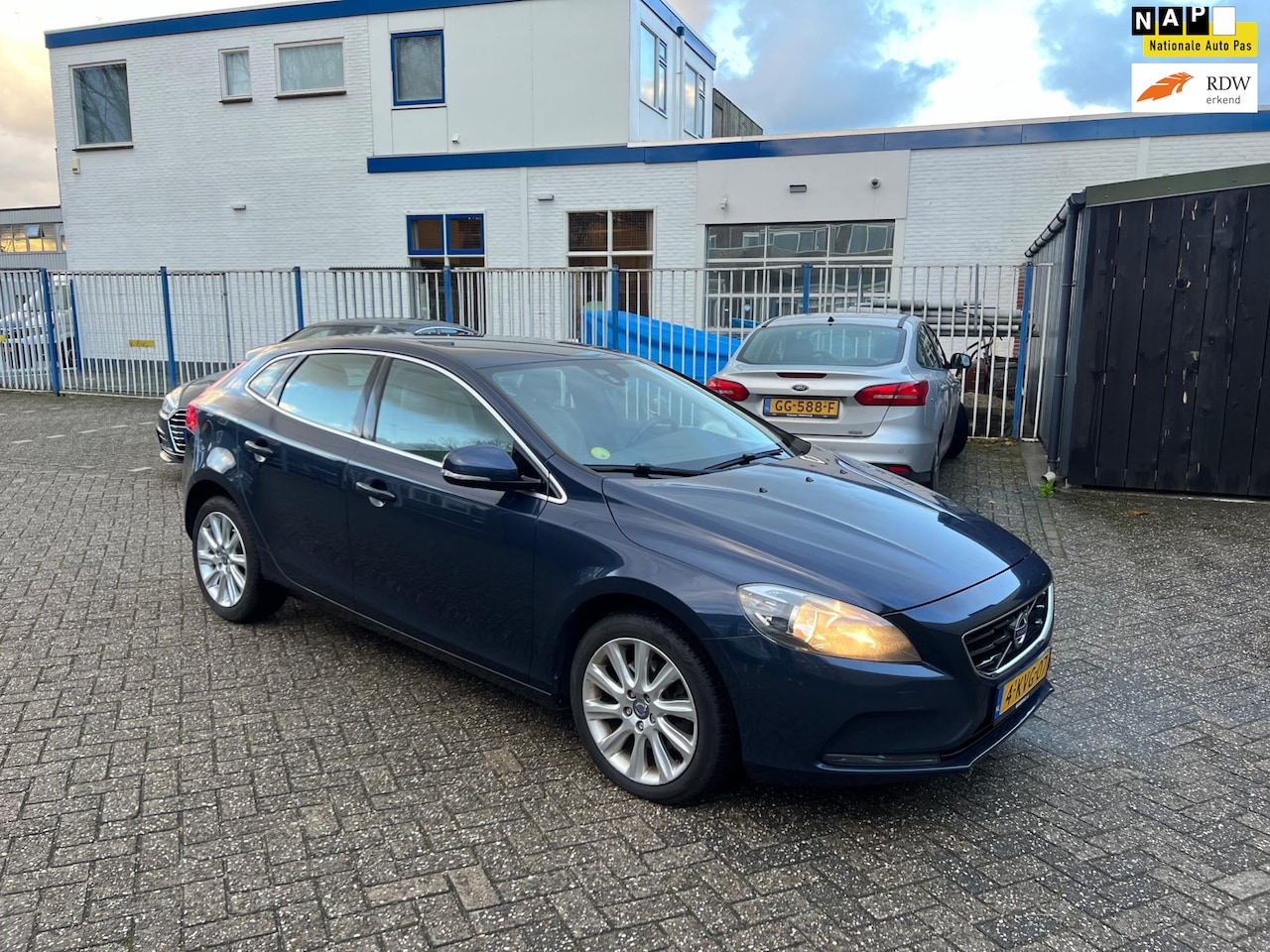 Volvo V40 - 1.6 D2 Summum AUTOMAAT - AutoWereld.nl