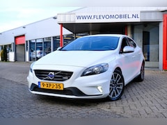 Volvo V40 - 1.6 T2 R-Design Navi|Leder-Alcantara|Clima|LMV