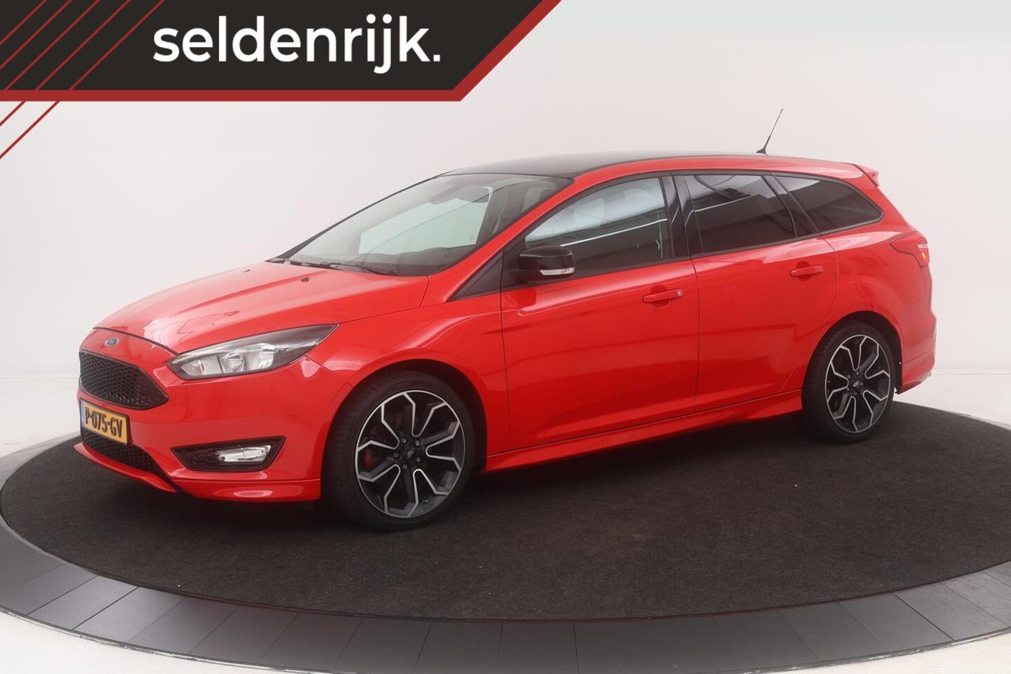 Ford Focus - 1.5 Ecoboost Red Edition *Lees advertentie* | Stoelverwarming | PDC | Climate control | Cr - AutoWereld.nl