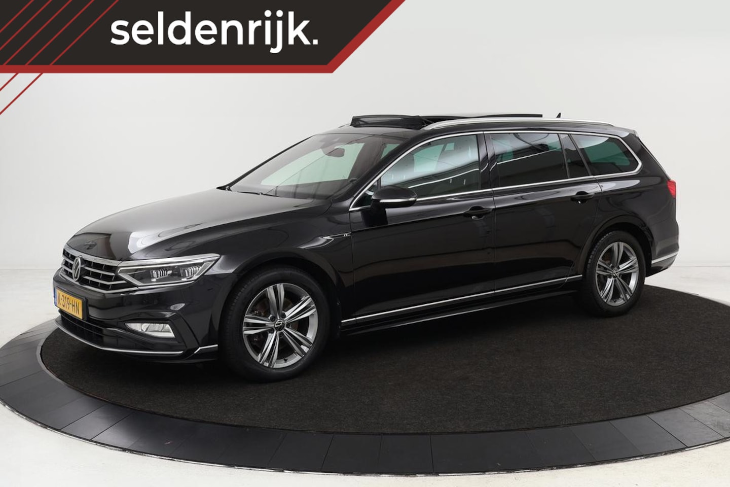 Volkswagen Passat Variant - 1.5 TSI R-Line | Panoramadak | Trekhaak | Stoelverwarming | Camera | Alcantara | Virtual C - AutoWereld.nl