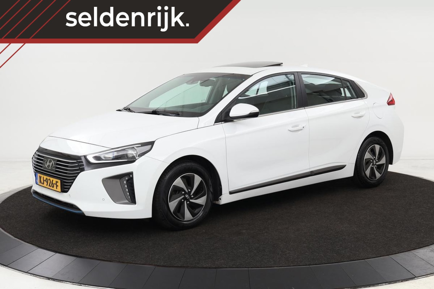 Hyundai IONIQ - 1.6 GDi First Edition | Schuifdak | Leder | Memory | Stoel & Stuurverwarming | Camera | DA - AutoWereld.nl