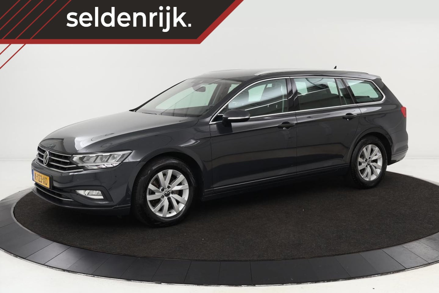 Volkswagen Passat Variant - 1.5 TSI Business | Carplay | Camera | Keyless | Navigatie | PDC | Climate control | Cruise - AutoWereld.nl