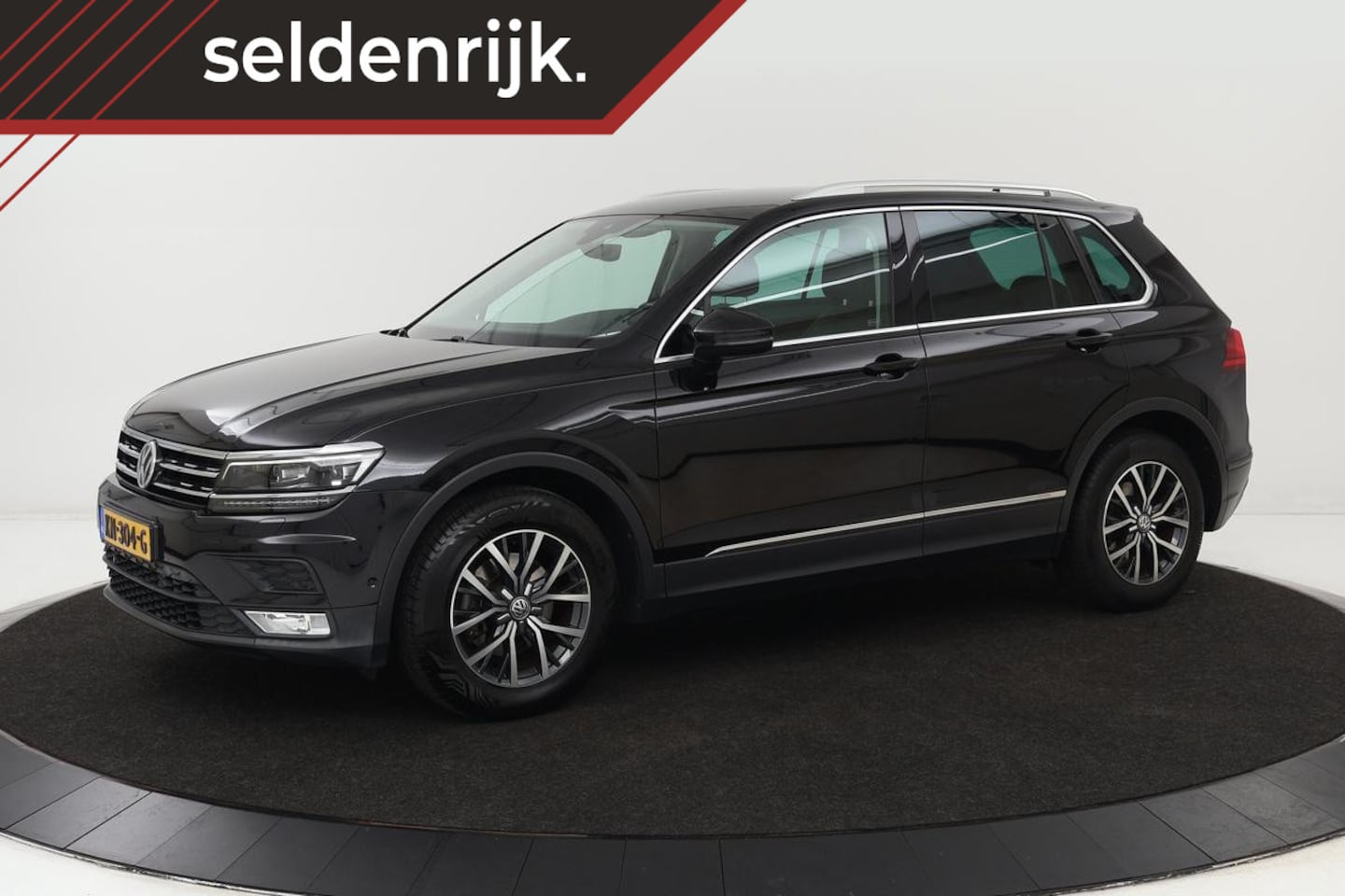 Volkswagen Tiguan - 1.4 TSI Connected Series | Leder | Trekhaak | Camera | Carplay | Park Assist | Full LED | - AutoWereld.nl