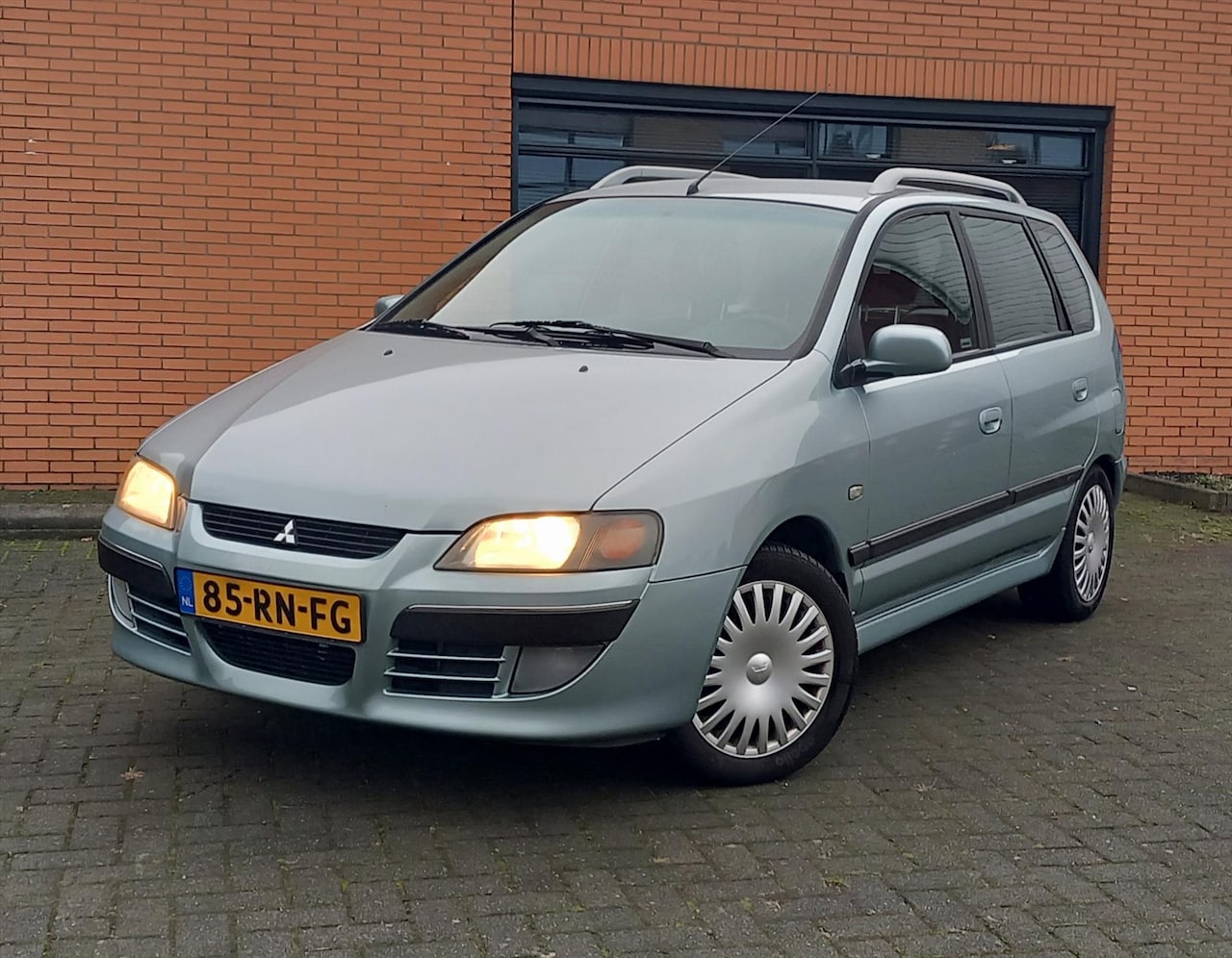 Mitsubishi Space Star - 1.6 Invite Silver + Airco - AutoWereld.nl