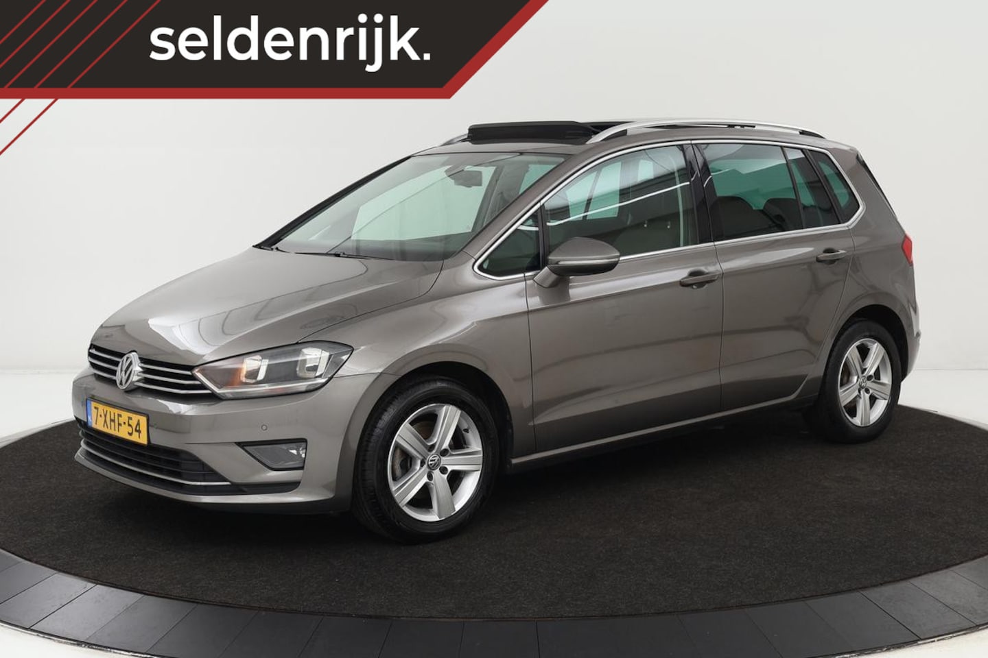 Volkswagen Golf Sportsvan - 1.4 TSI Highline | Panoramadak | Trekhaak | Navigatie | Alcantara | Climate control | PDC - AutoWereld.nl