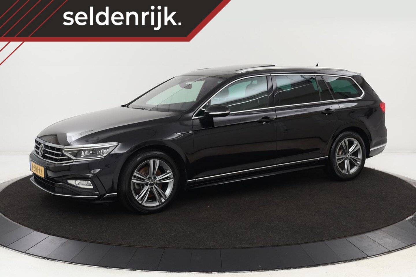 Volkswagen Passat Variant - 1.5 TSI R-Line | Panoramadak | Matrix LED | Alcantara | Camera | Stoelverwarming | Carplay - AutoWereld.nl