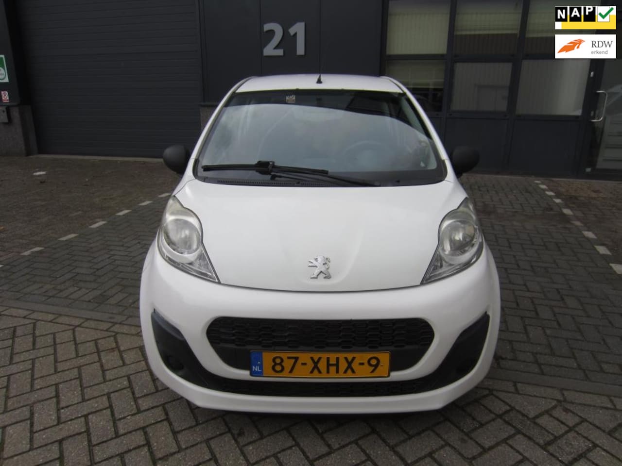 Peugeot 107 - 1.0 Access Accent 2012 Airco LED NAP! APK! - AutoWereld.nl