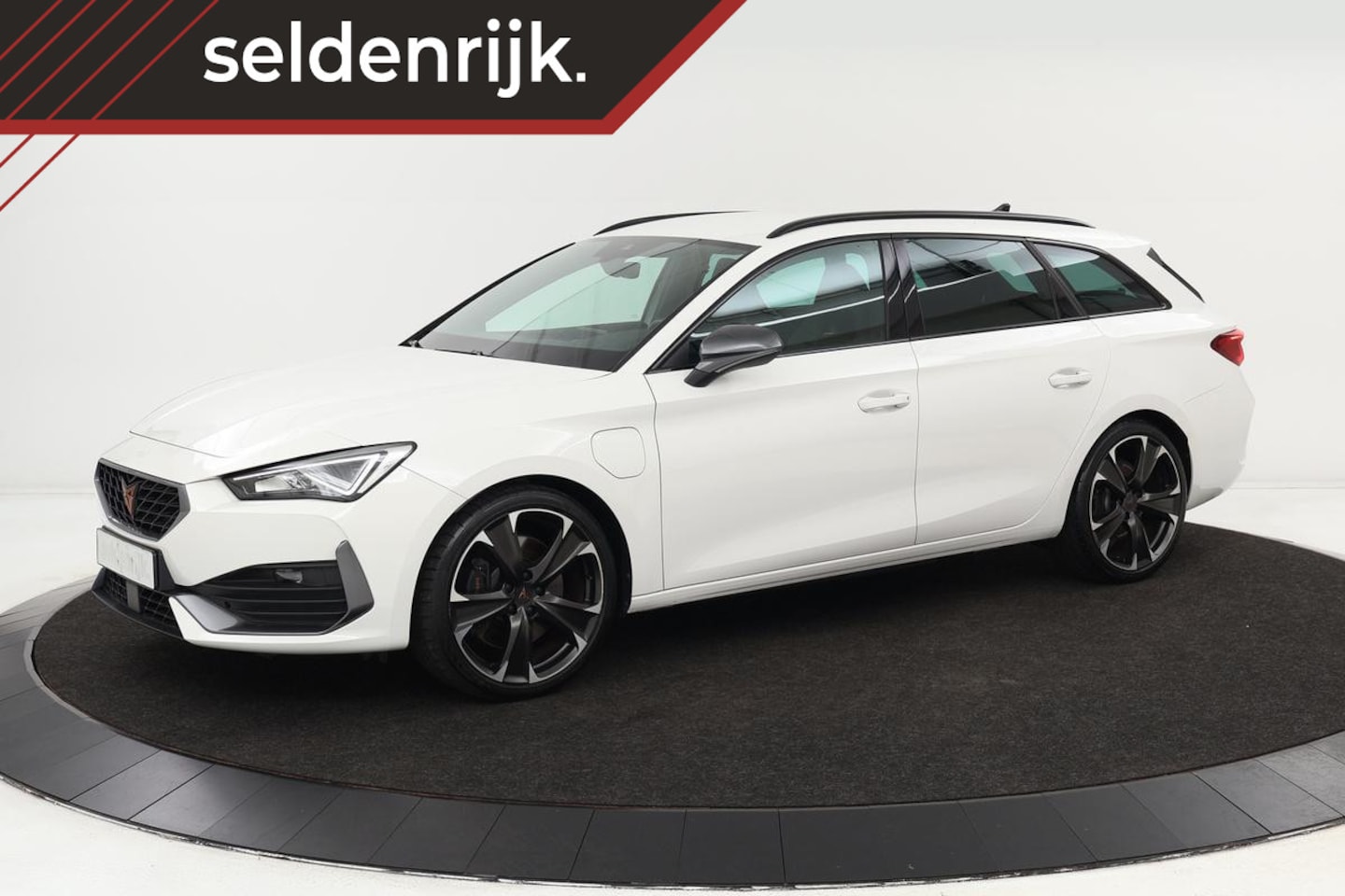 CUPRA Leon - 1.4 e-Hybrid VZ | Stuurverwarming | Navigatie | PDC | Full LED | Digital Cockpit | Bluetoo - AutoWereld.nl