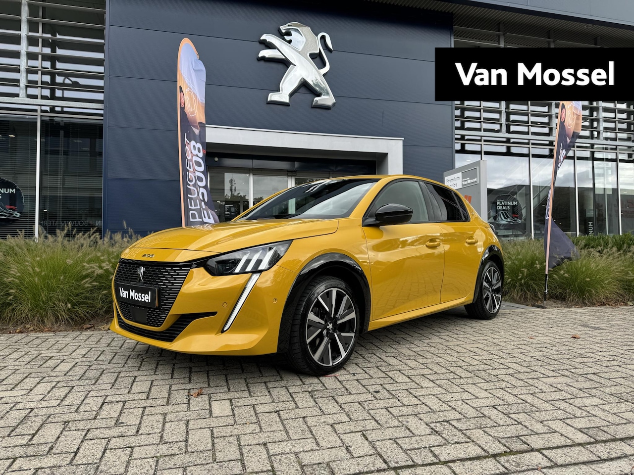 Peugeot 208 - PureTech 100 GT l Lage kilometerstand l Apple CarPlay & Android Auto - AutoWereld.nl