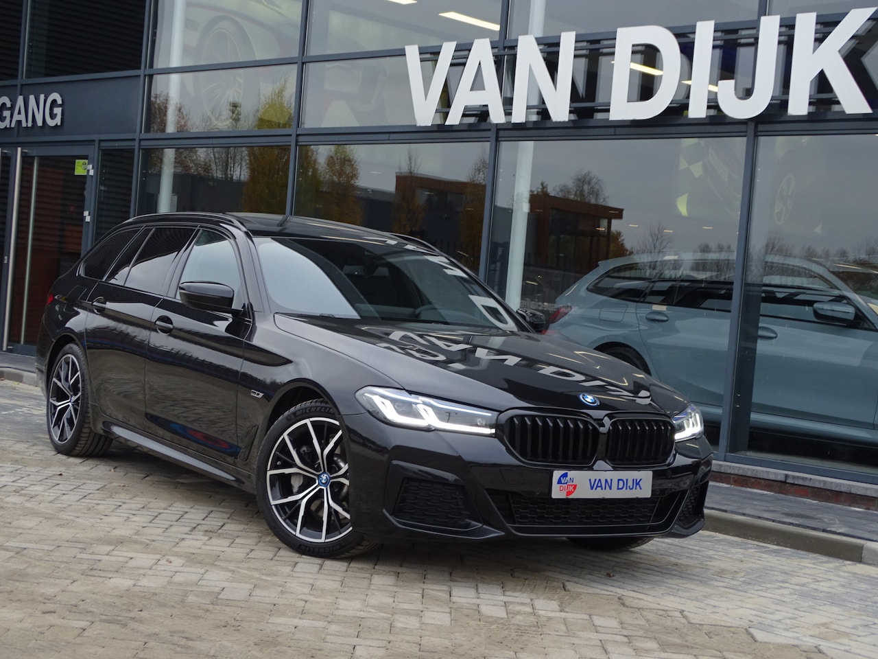 BMW 5-serie Touring - 530e M Sport Edition Plus Pano.Dak Elek.Trekhaak Laserlicht Head-up HiFi Cockpit Pro. 19"L - AutoWereld.nl