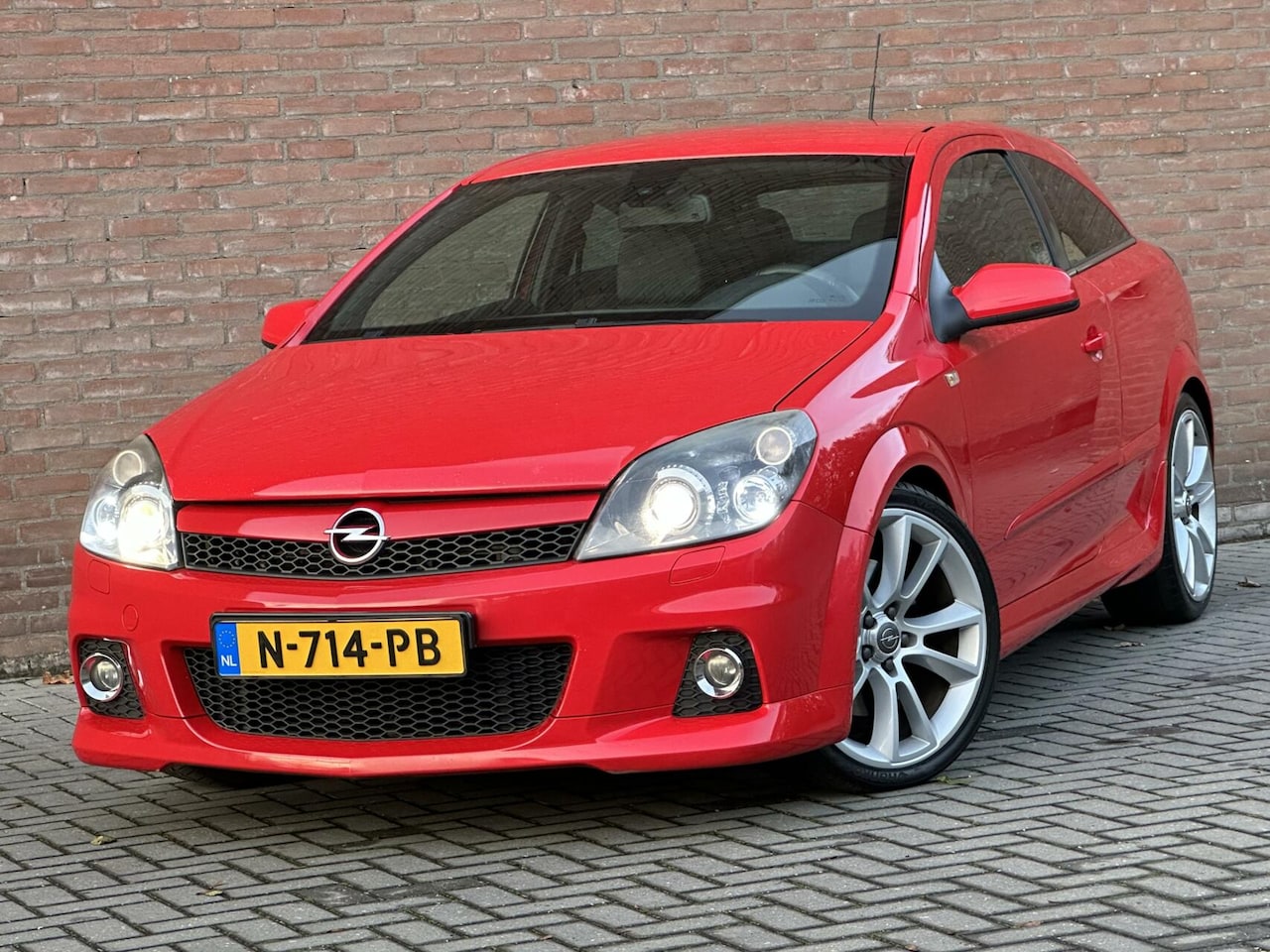 Opel Astra GTC - 2.0 T OPC 241PK - Xenon - Leder - Recaro - Navi - Keyless - AutoWereld.nl