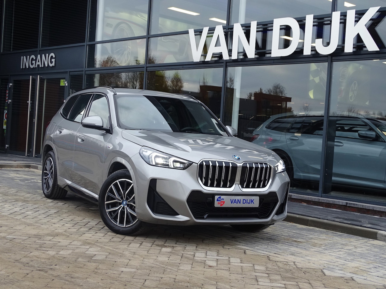 BMW X1 - xDrive25e M Sportpakket Premium Pack Ada.Led Camera Comfort Access 18" LM Velgen - AutoWereld.nl