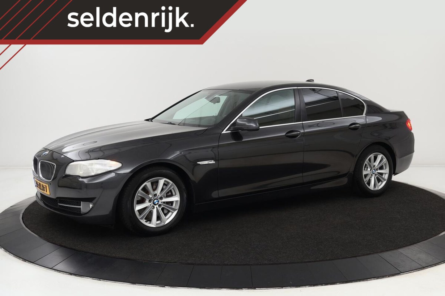 BMW 5-serie - 528i High Executive | Leder | Stoelverwarming | Xenon | Navigatie | PDC | Bluetooth | Clim - AutoWereld.nl