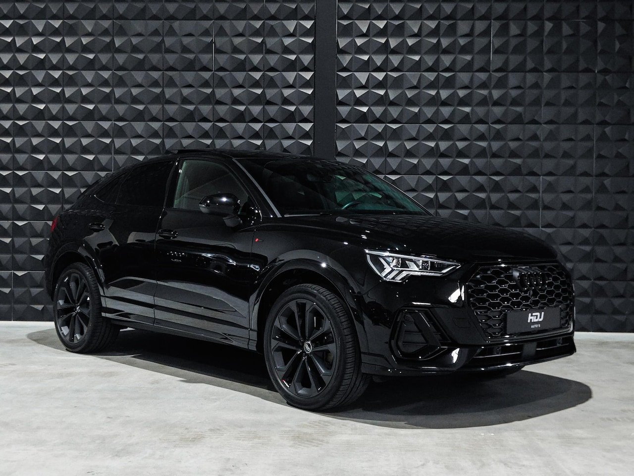 Audi Q3 Sportback - 45 TFSI e S Edition | PANO | Leer | Trekhaak | All-black | 20" | Camera | - AutoWereld.nl