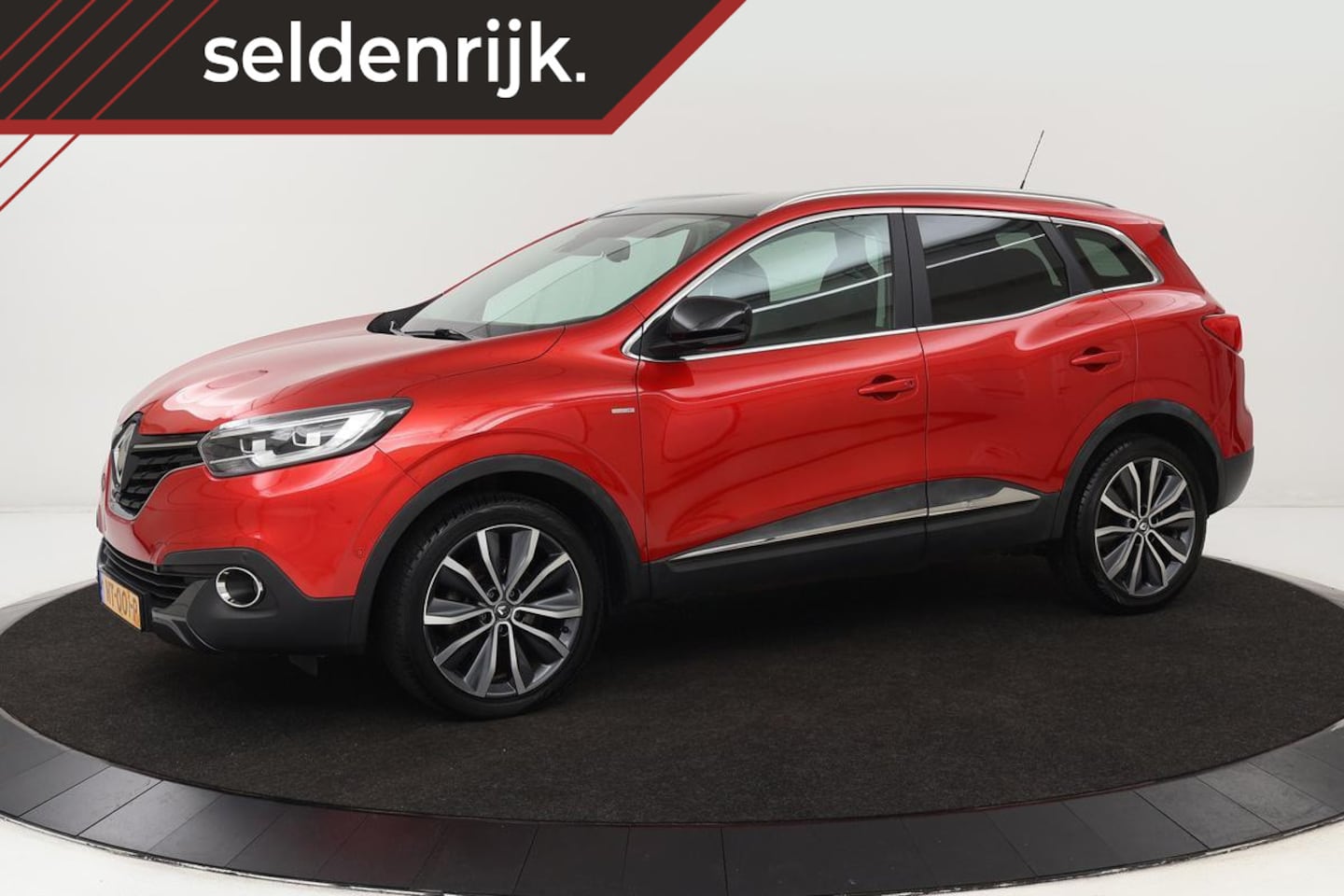 Renault Kadjar - 1.2 TCe Bose | Panoramadak | Trekhaak | Camera | Park Assist | Climate control | Keyless | - AutoWereld.nl