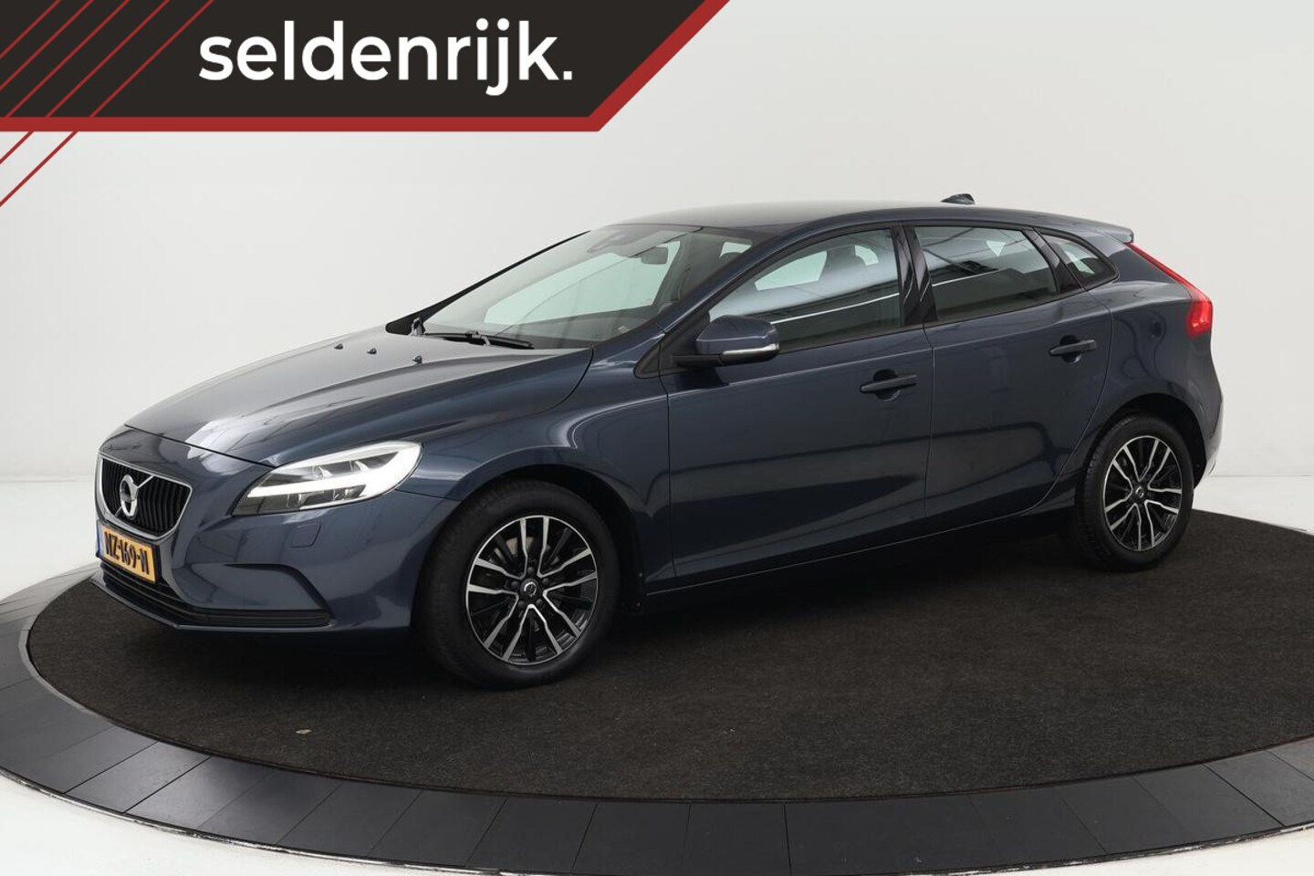 Volvo V40 - 2.0 T2 Nordic+ | Navigatie | Full LED | Stoelverwarming | Bluetooth | PDC | Half leder | C - AutoWereld.nl