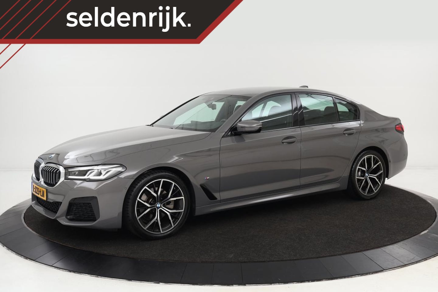 BMW 5-serie - 520i M-Sport | High Executive | Leder | Carplay | Stoelverwarming | Camera | Memory | Full - AutoWereld.nl