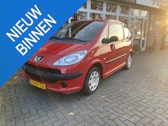 Peugeot 1007 - 1.4 Urban |Nieuwe APK|NAP|1e Eigenaar|