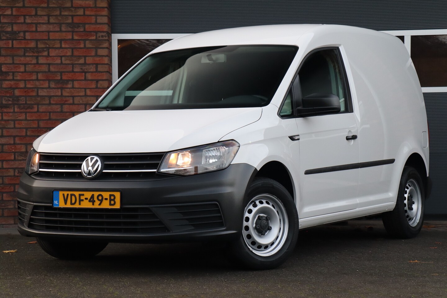 Volkswagen Caddy - 2.0 TDI L1H1 BMT 75KW Navi, trekhaak, airco - AutoWereld.nl