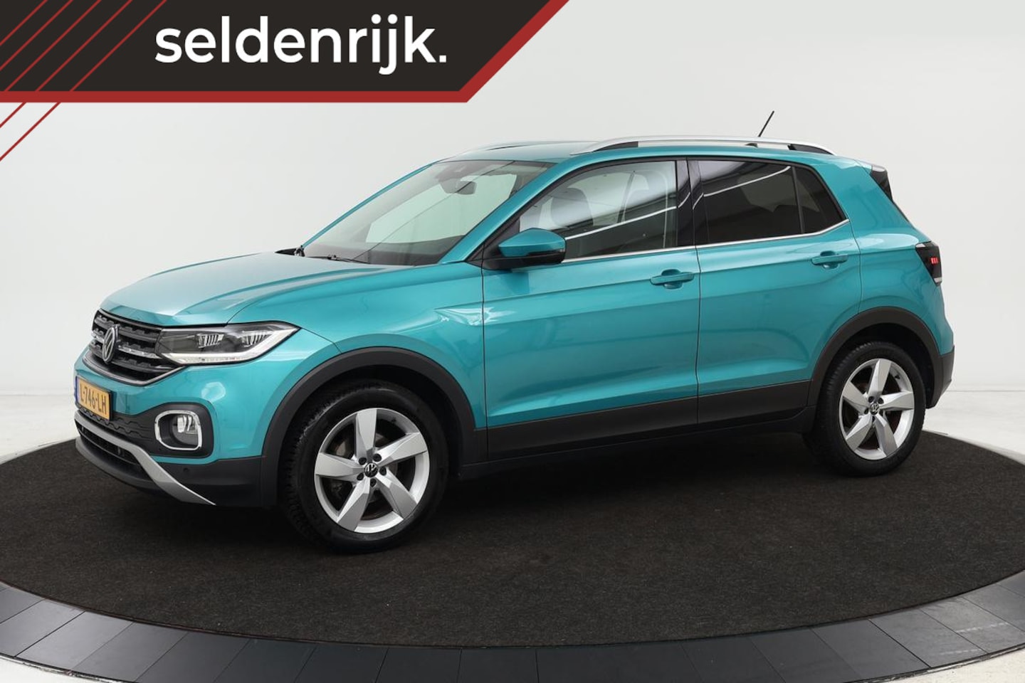 Volkswagen T-Cross - 1.0 TSI Style | Carplay | Stoelverwarming | Full LED | Sportstoelen | PDC | Climate contro - AutoWereld.nl