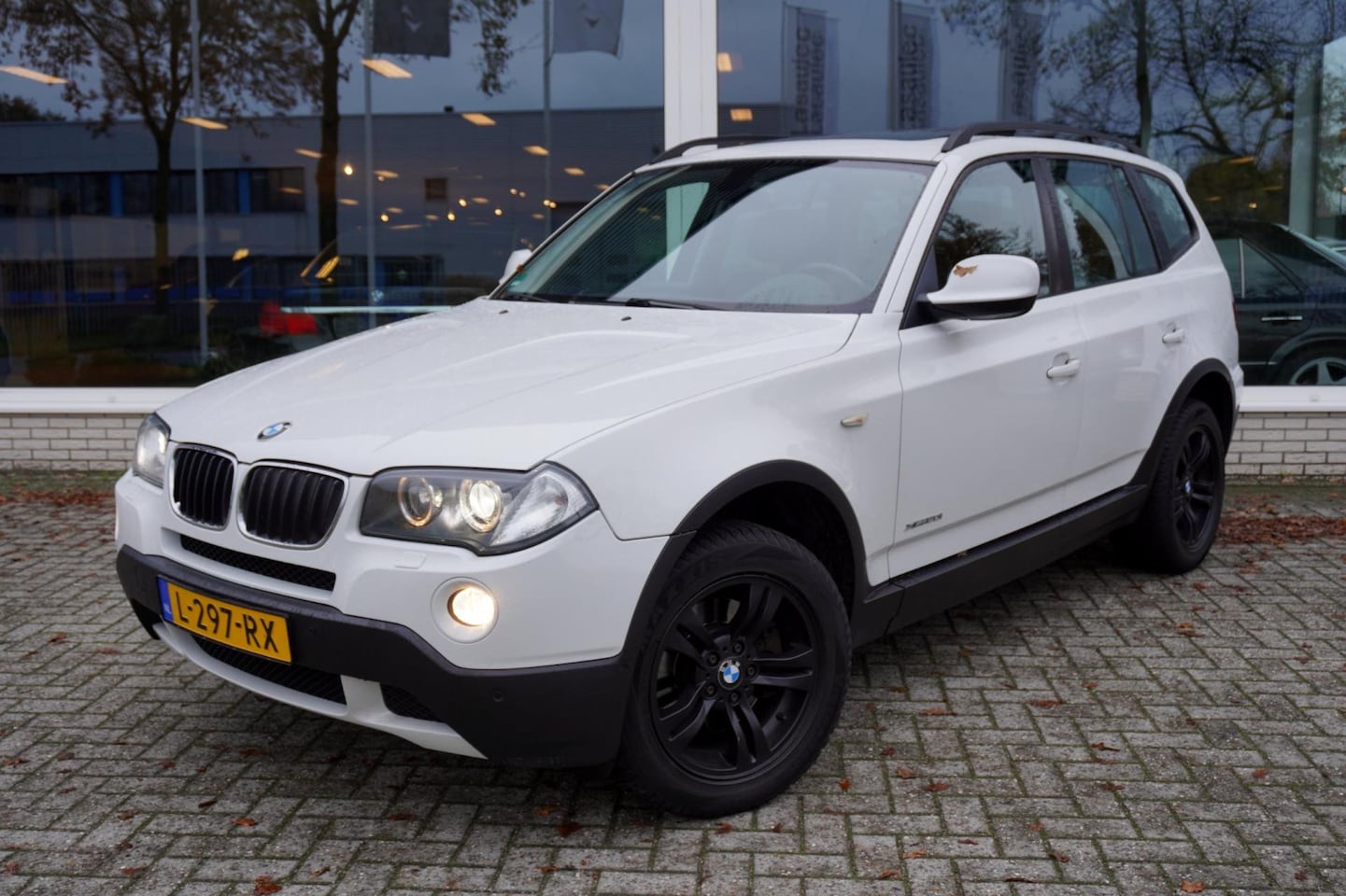 BMW X3 - 2.0i Xdrive High Exe Pano Memory Trekhaak Leder Topstaat - AutoWereld.nl