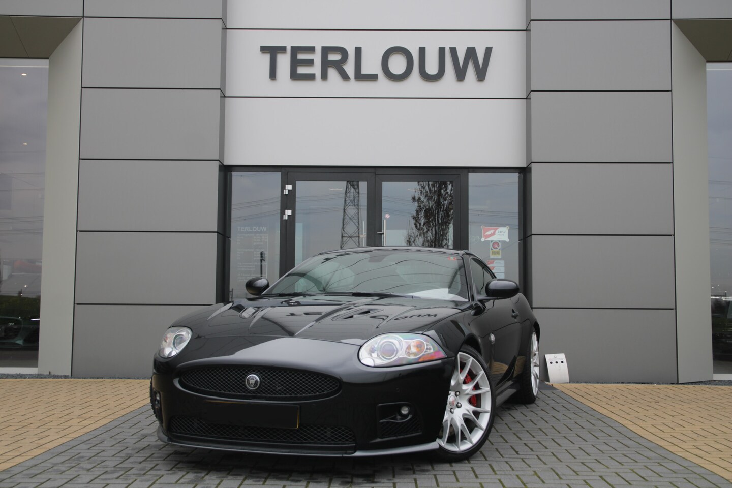 Jaguar XKR - XKR-S 4.2 V8 Coupé - AutoWereld.nl