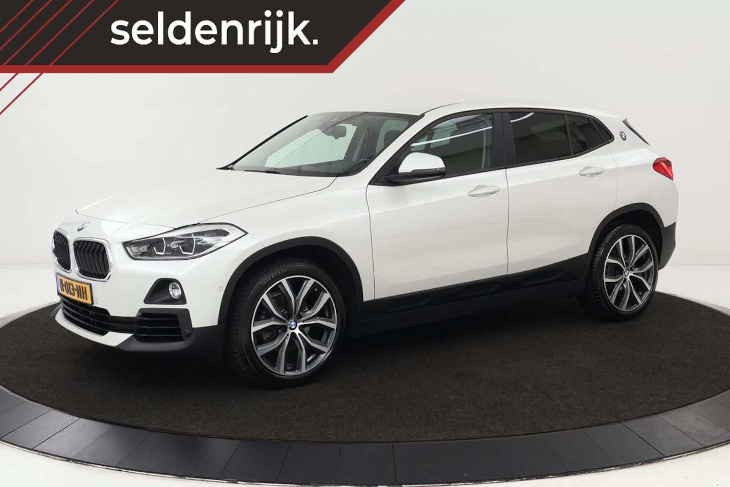 BMW X2 - sDrive18i Executive | Stoelverwarming | Full LED | Trekhaak | Sportstoelen | Navigatie | C - AutoWereld.nl