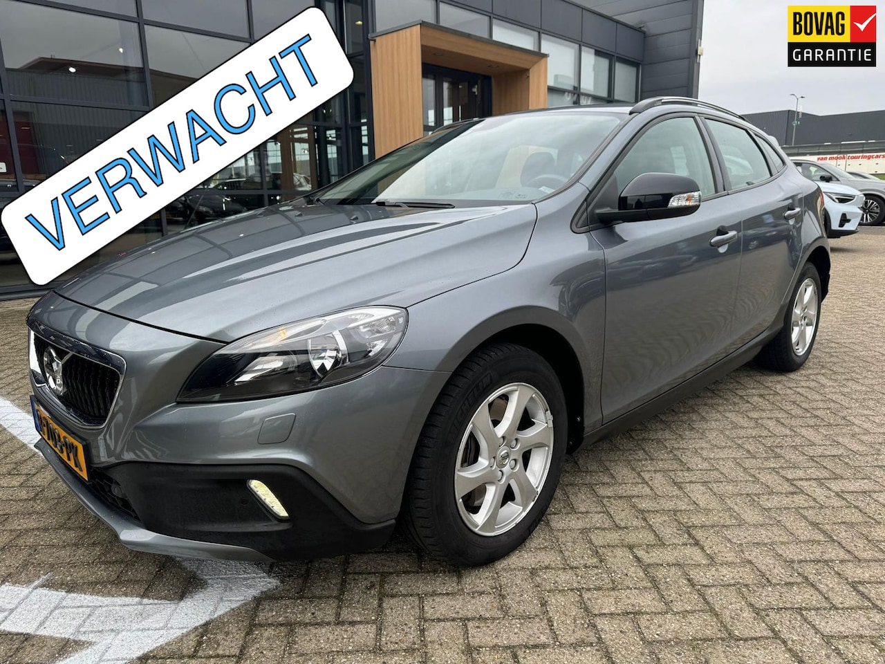 Volvo V40 Cross Country - 2.0 T3 Momentum 2.0 T3 Momentum - AutoWereld.nl