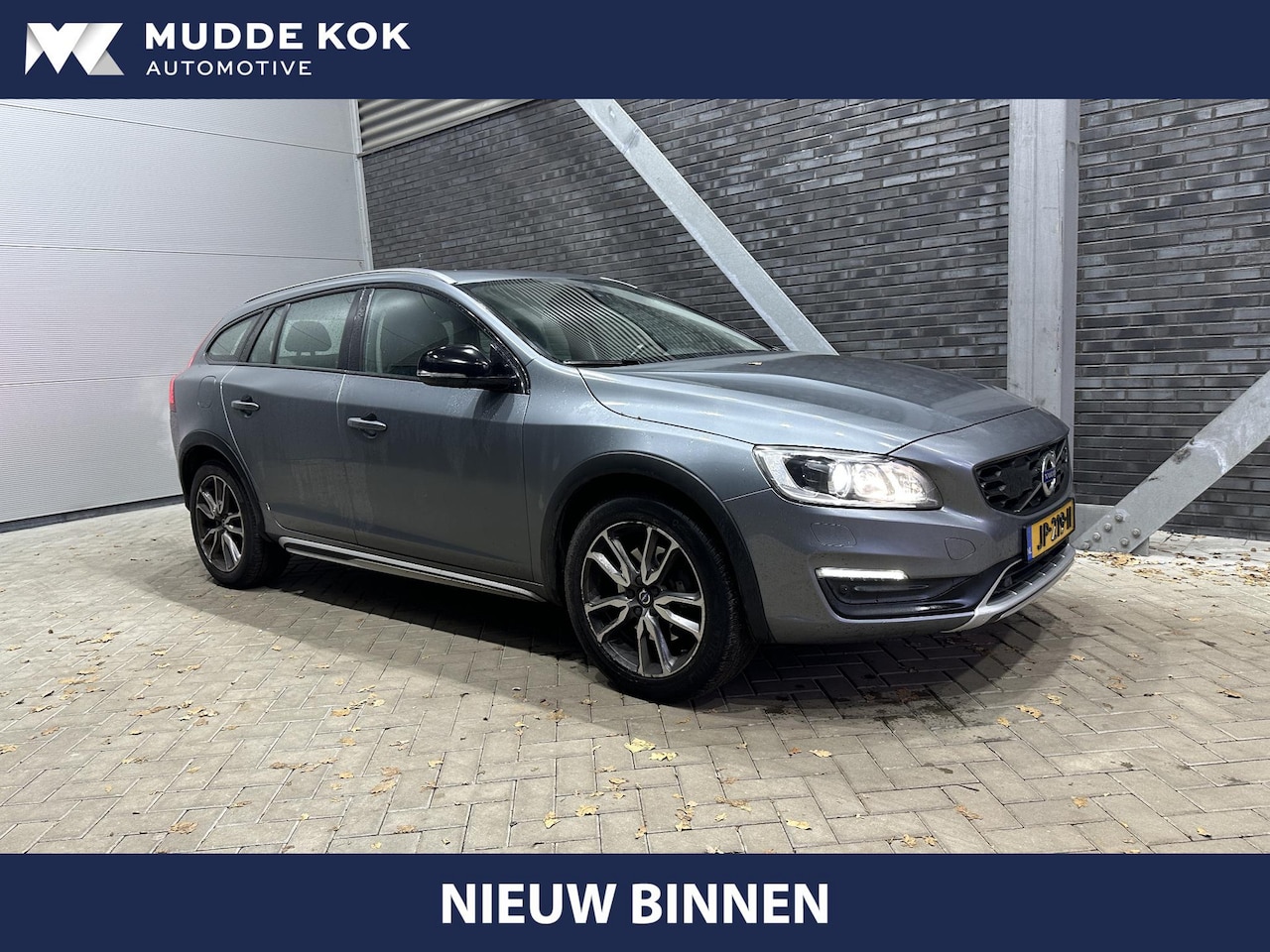 Volvo V60 Cross Country - T5 Summum | Schuif/kanteldak | Camera | Leder | Xenon | Standkachel - AutoWereld.nl