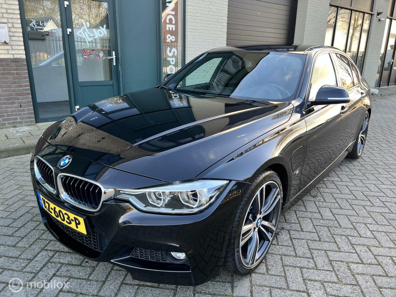 BMW 3-serie - 330e M Pakket|19inch|Nette auto|NAP|252pk| - AutoWereld.nl