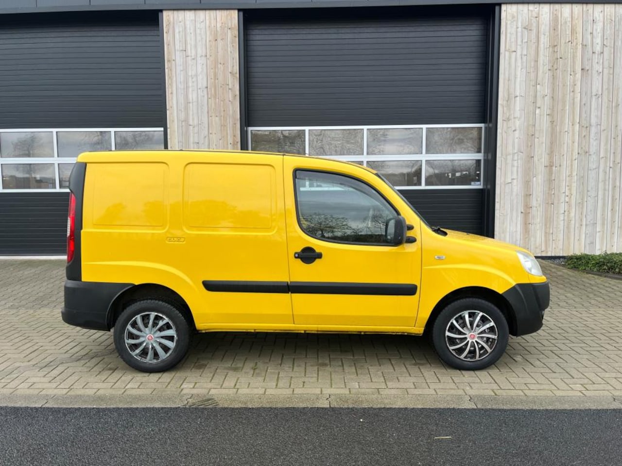 Fiat Doblò Cargo - 1.3 MultiJet Basis NIEUWE APK - AutoWereld.nl