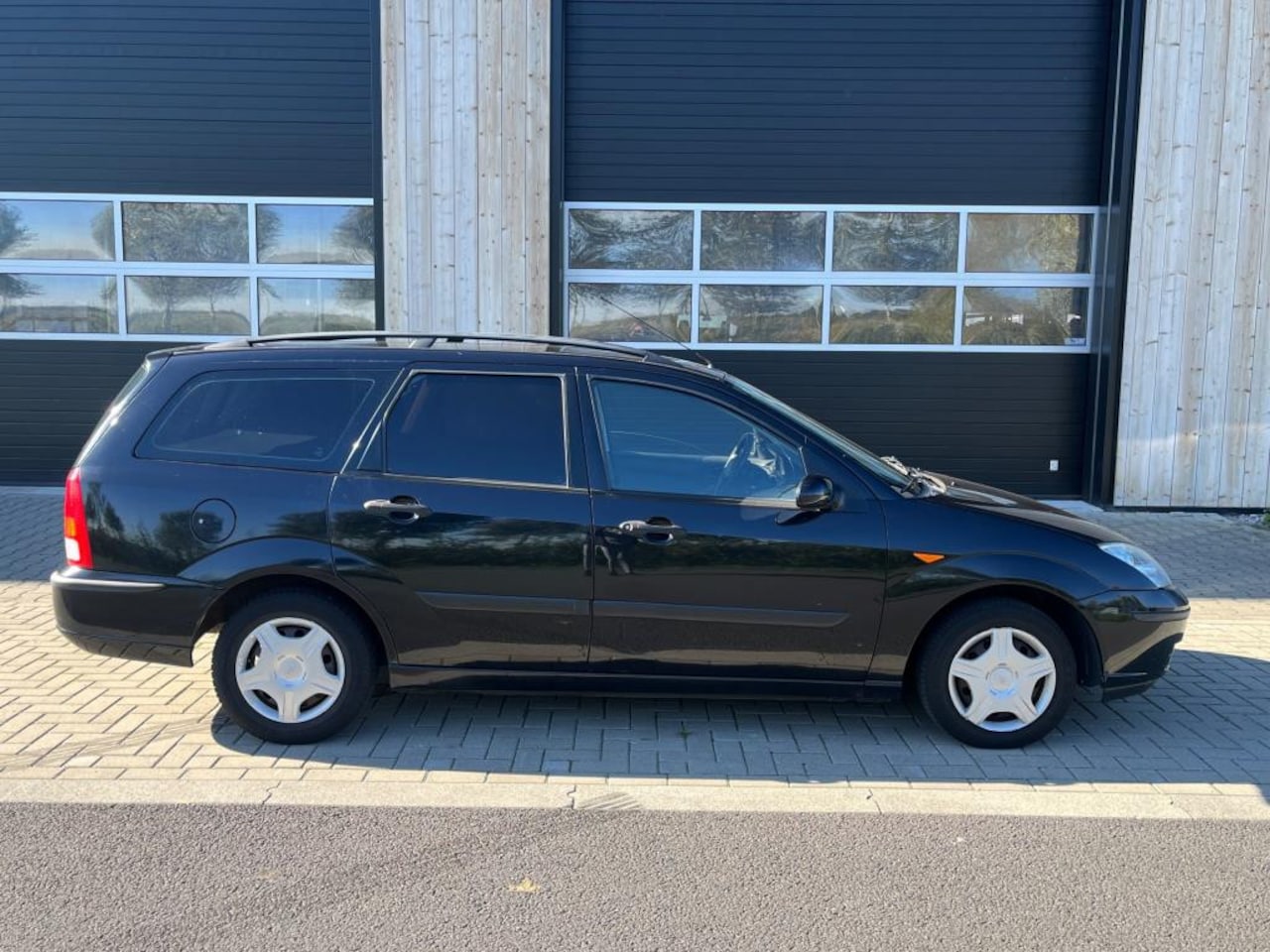 Ford Focus Wagon - 1.6-16V Collection APK NAP AIRCO - AutoWereld.nl