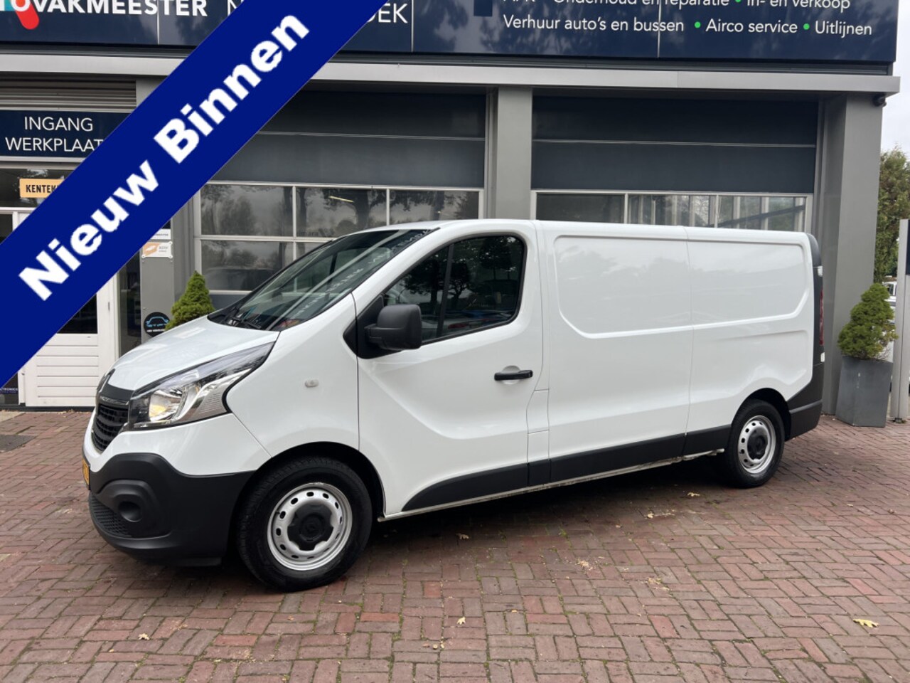 Renault Trafic - 2.0 dCi 120 T29 L2H1 Comfort apk 10-2025 Pdc,Cruise,Navi,3-pers - AutoWereld.nl