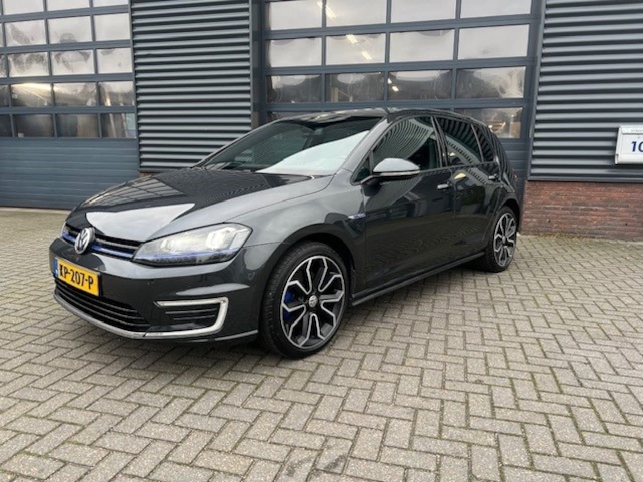 Volkswagen Golf - 1.4 TSI GTE Apple-Carplay Pdc Camera Panormadak - AutoWereld.nl