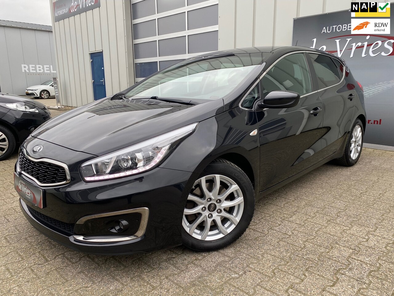 Kia Cee'd - 1.6 GDI ExecutiveLine / Clima / Cruise / Navi / Stuur en stoelverw. / Camera - AutoWereld.nl