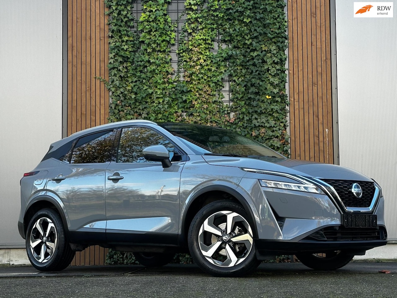 Nissan Qashqai - 1.3 DIG-T N-Connecta|VIRTUAL|ADAPTIEF|PANO - AutoWereld.nl