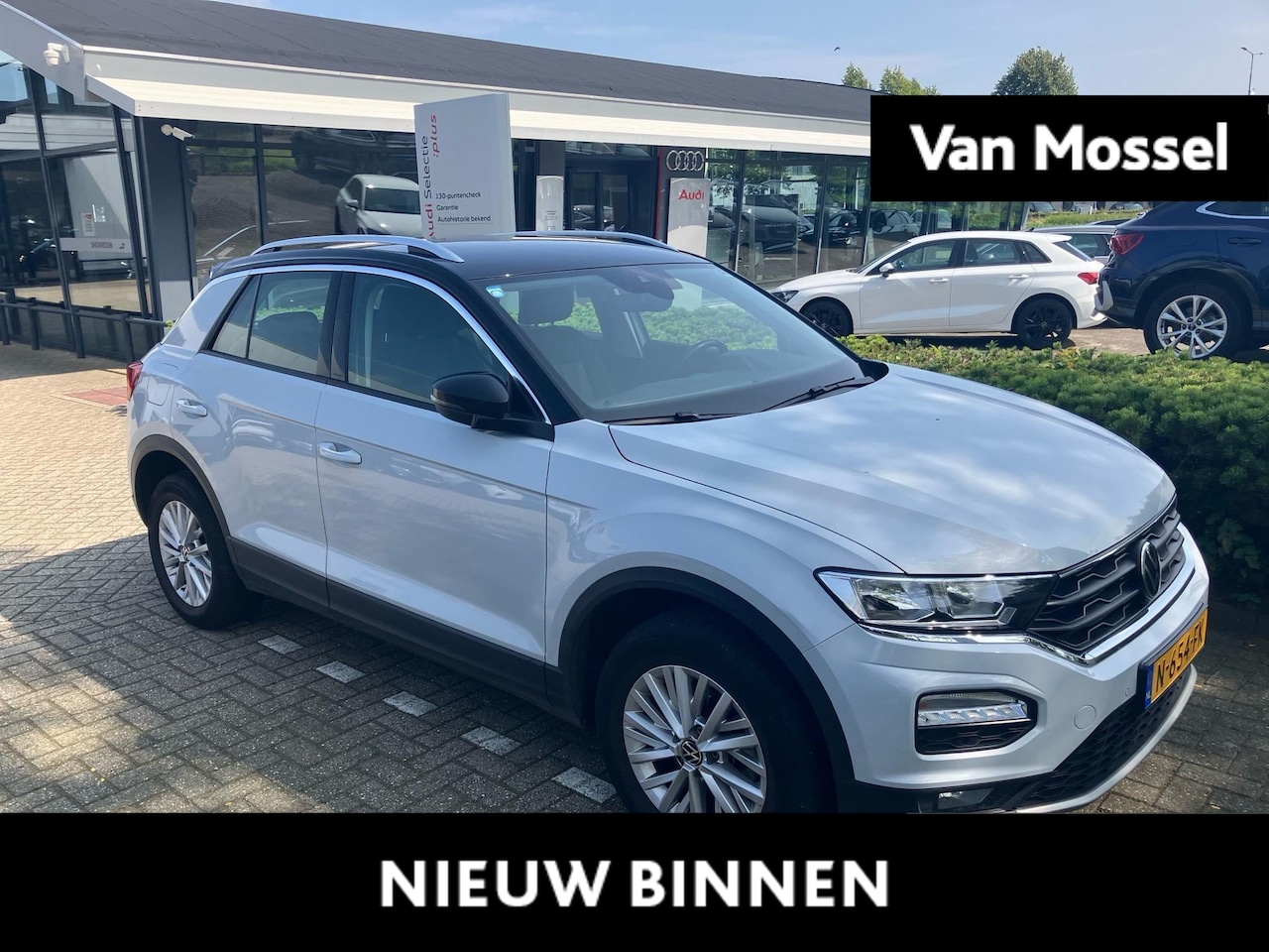 Volkswagen T-Roc - 1.5 TSI Style Business | Automaat | Navigatie | Airco | 16 Inch Velgen | Zwart dak | Parke - AutoWereld.nl