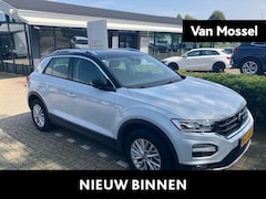 Volkswagen T-Roc - 1.5 TSI Style Business | Automaat | Navigatie | Airco | 16 Inch Velgen | Zwart dak | Parke