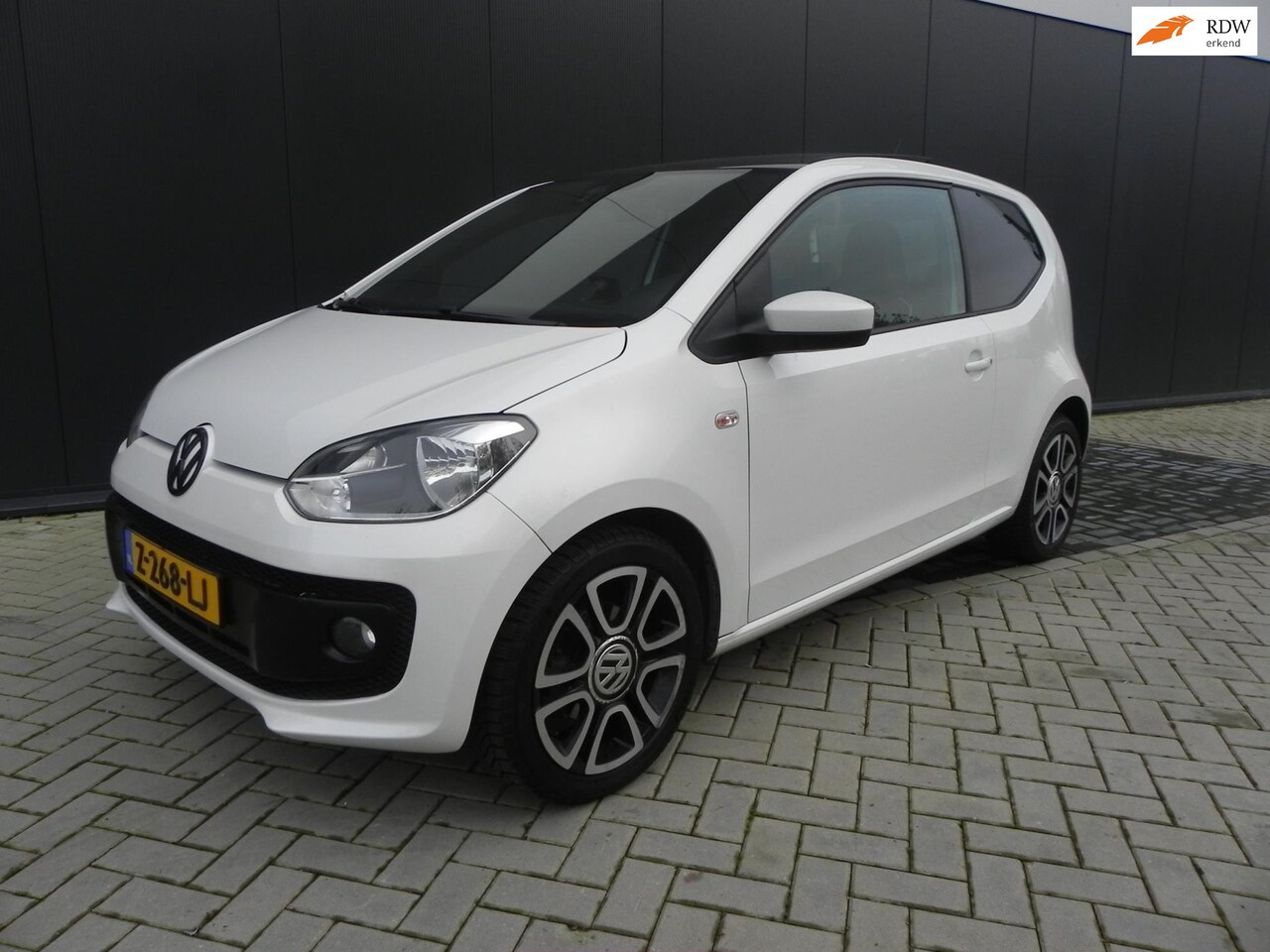 Volkswagen Up! - 1.0 groove up! BlueMotion Airco Leer Panorama - AutoWereld.nl