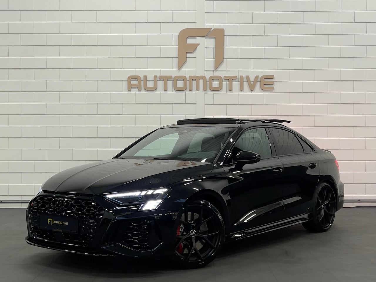 Audi RS3 - 2.5 TFSI Limousine|Pano|B&O|HUD|Memo|Sfeer|Alcantara - AutoWereld.nl