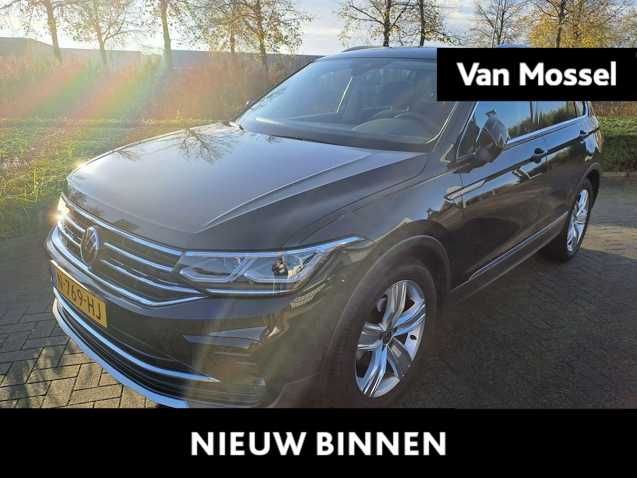 Volkswagen Tiguan - 1.5 TSI Elegance Automaat | Navigatie | Camera | Airco | Parkeersensoren Voor/achter | Sto - AutoWereld.nl