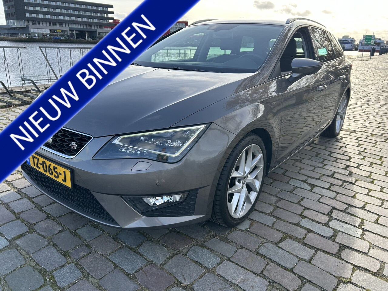 Seat Leon ST - 1.4 EcoTSI FR navi airco/ecc nieuwstaat - AutoWereld.nl