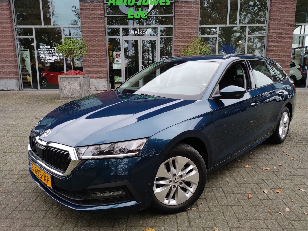 Skoda Octavia Combi - 1.0 e-TSI DSG Business Edition Keyless Entry & Go - Virtual Cockpit -  Elektrische achterk - AutoWereld.nl