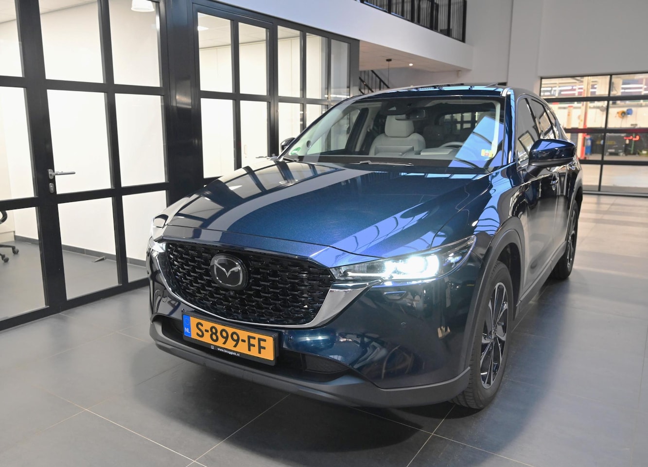 Mazda CX-5 - SkyActiv-G 165 automaat Luxury met Wit leer en sunroof *BTW auto* *Dealeronderhouden* - AutoWereld.nl