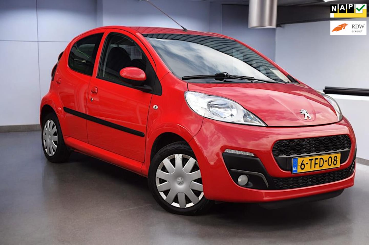 Peugeot 107 - 1.0 Active 1.0 Active, 5-drs, Org. Ned auto, Lage KM stand, Airco - AutoWereld.nl