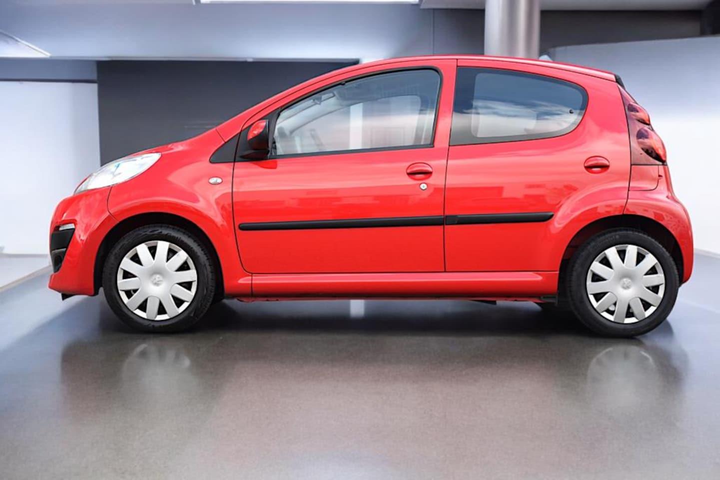 Peugeot 107 - 1.0 Active, 5-drs, Org. Ned auto, Lage KM stand, Airco