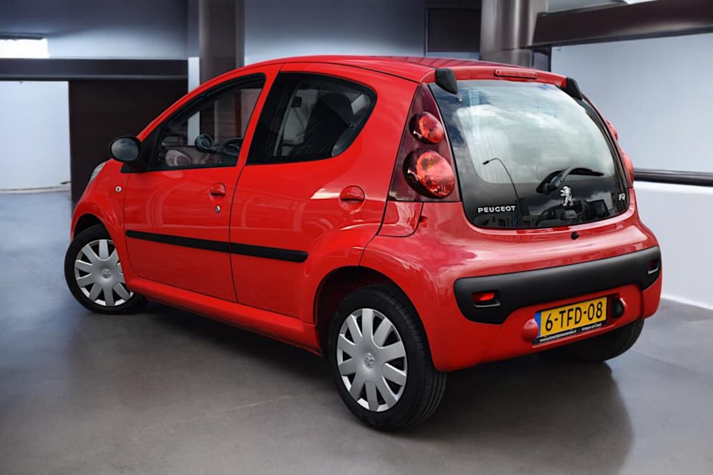 Peugeot 107 - 1.0 Active, 5-drs, Org. Ned auto, Lage KM stand, Airco