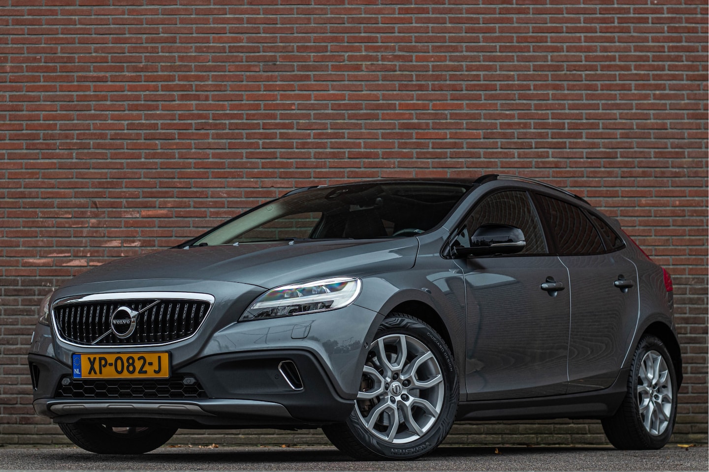 Volvo V40 Cross Country - 1.5 T3 153PK Autm. Polar+ Luxury Camera, Leder, LED, Pano, NL-auto. - AutoWereld.nl