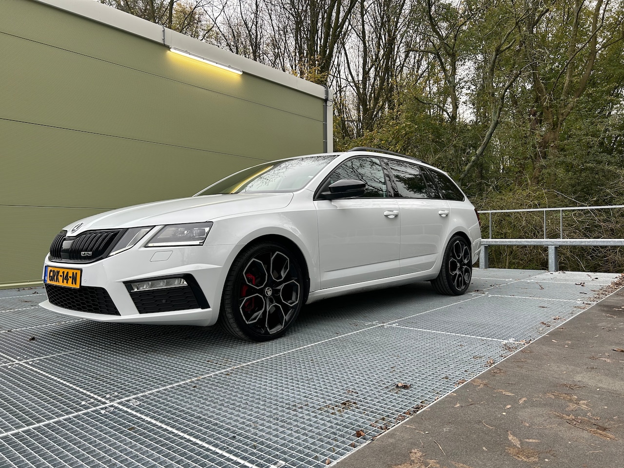 Skoda Octavia Combi - 2.0 TSI RS 245 Business Pano-dak Carplay camera DAB trekhaak - AutoWereld.nl