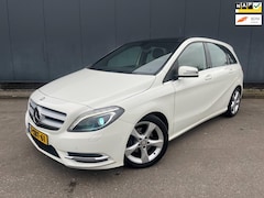 Mercedes-Benz B-klasse - 180 Ambition Comfort-Automaat-Panorama-Navigatie-NAP